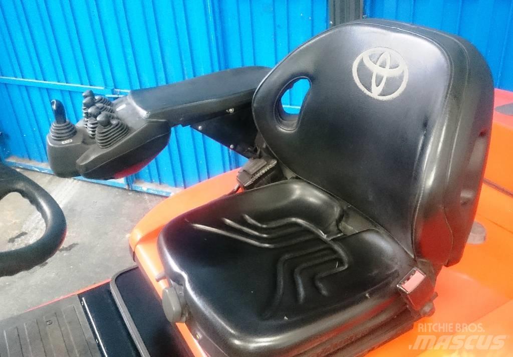 Toyota 7 FBMF 30 Elmotviktstruckar