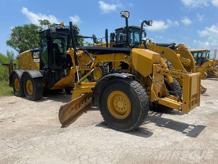 CAT 12 M 3 Väghyvlar