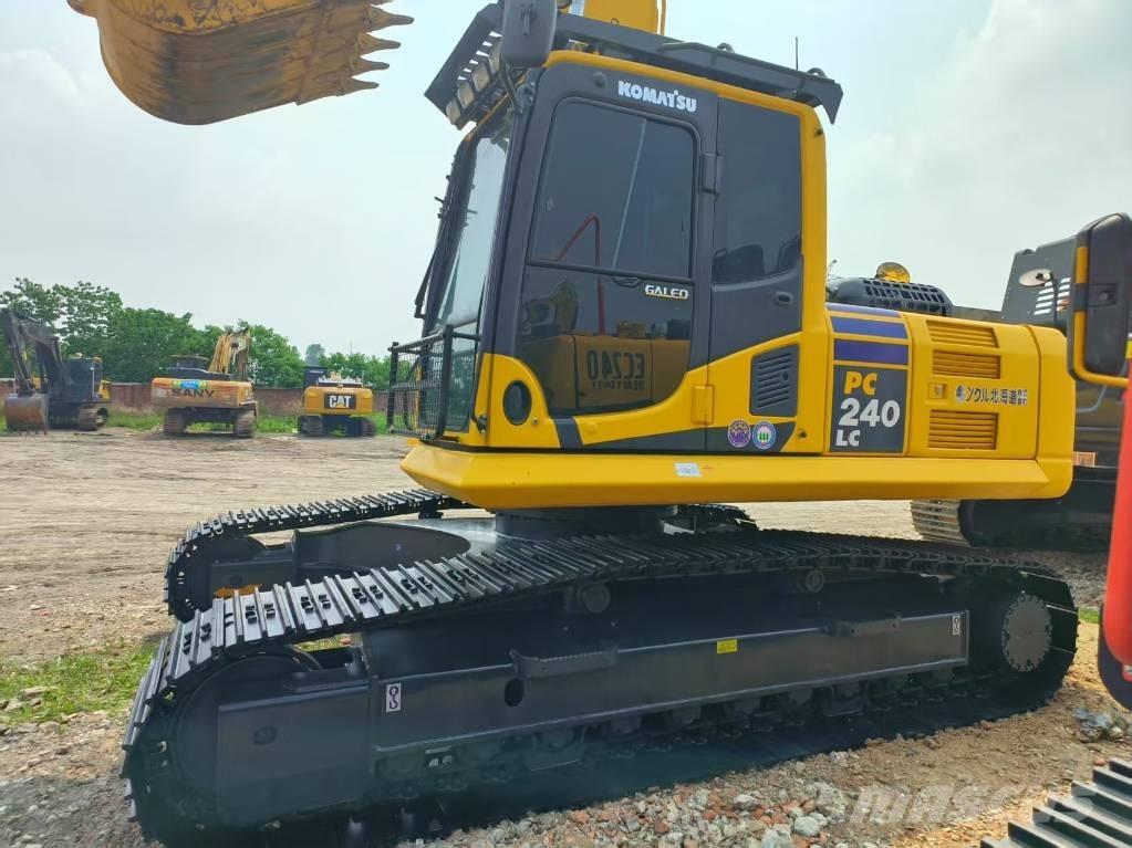 Komatsu PC 240-8 Bandgrävare