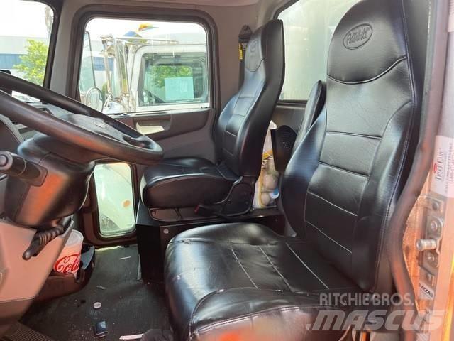 Peterbilt 337 Lastbilar för dryckesleveranser