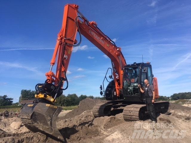 Hitachi ZX 135 US-6 Bandgrävare