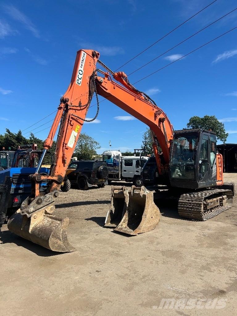 Hitachi ZX 135 US-6 Bandgrävare