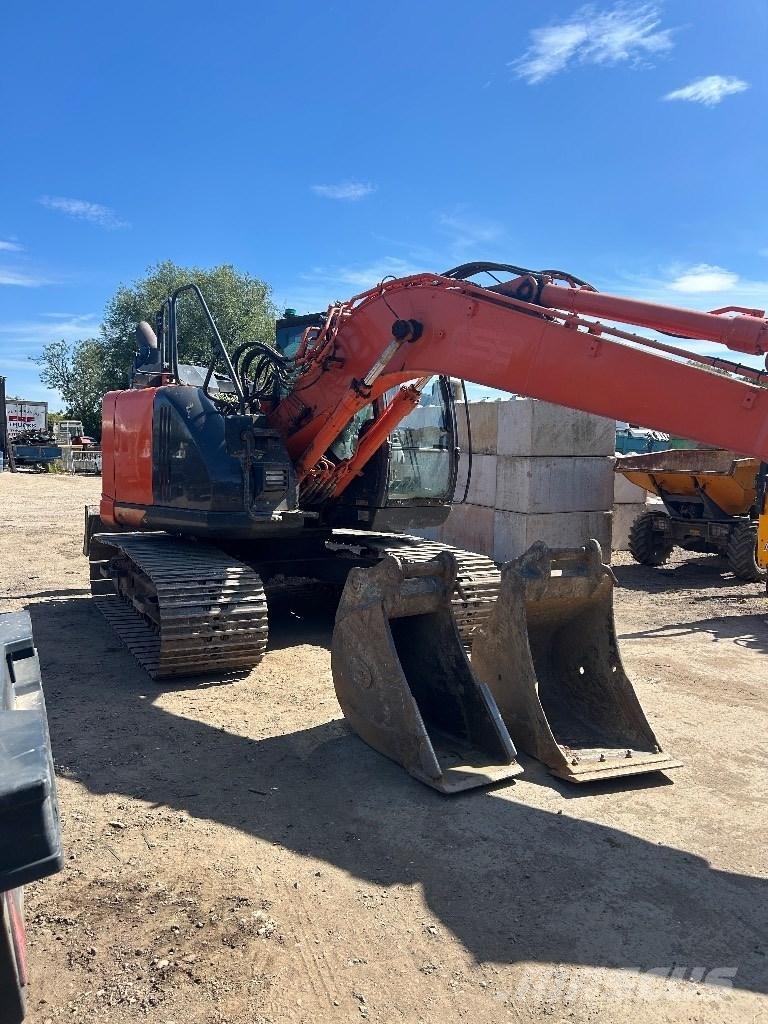 Hitachi ZX 135 US-6 Bandgrävare