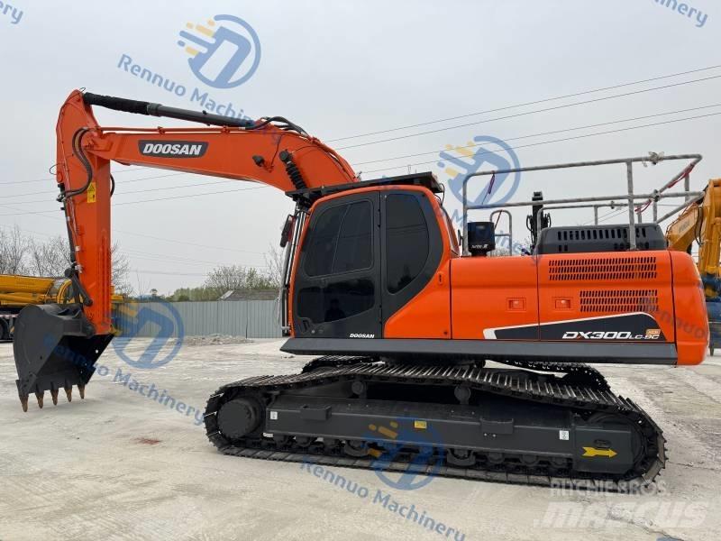 Doosan DX 300 LC-9C Bandgrävare