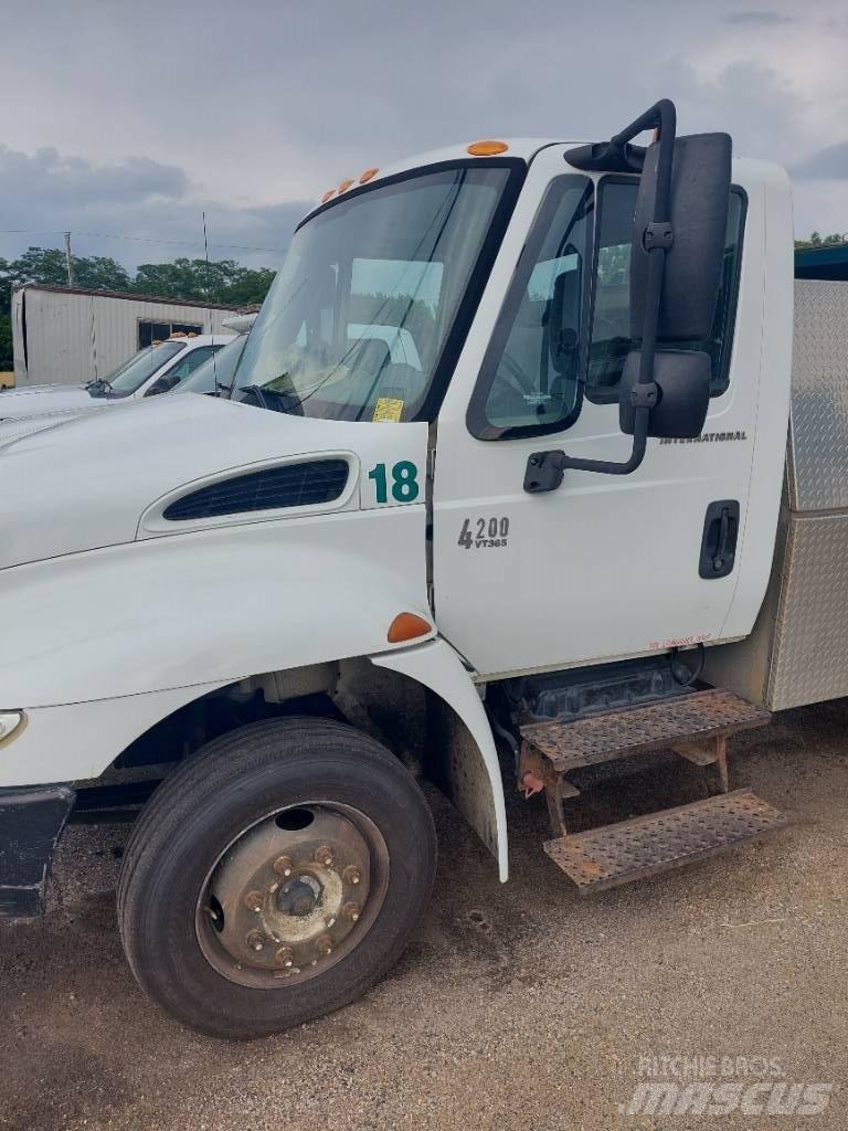 International 4200 Tippbilar