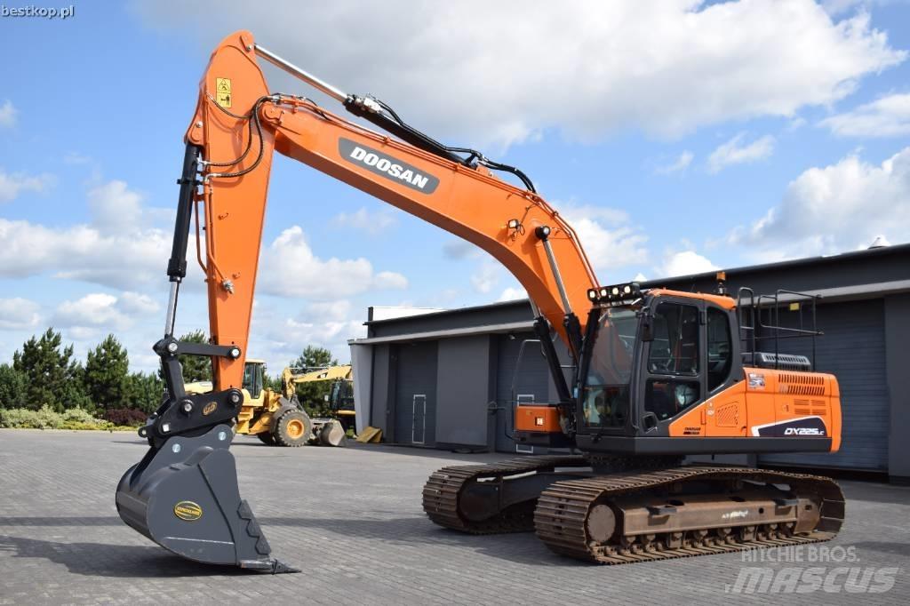 Doosan DX 225 LC-5 Bandgrävare