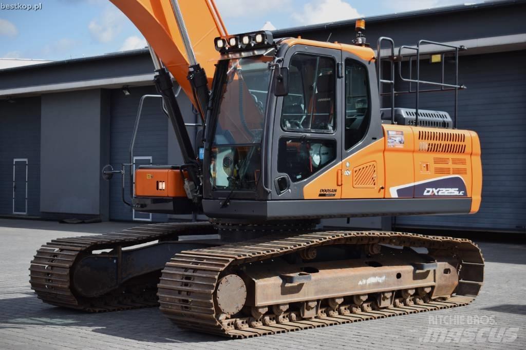 Doosan DX 225 LC-5 Bandgrävare