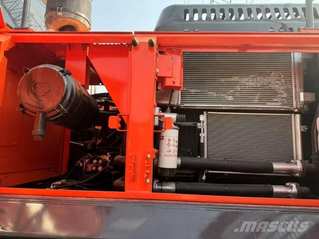 Doosan DX 300 LCA Bandgrävare