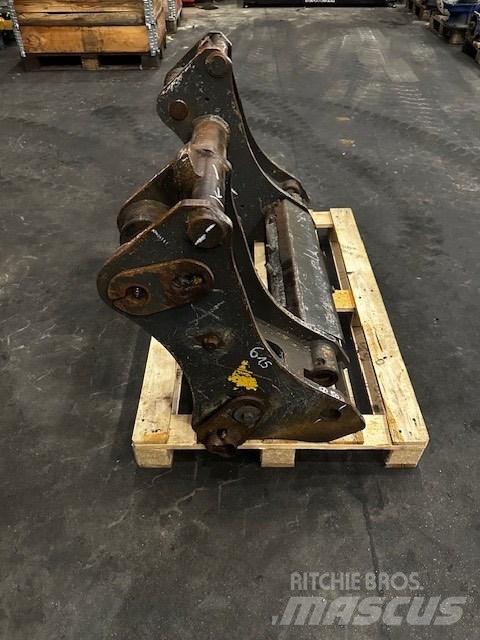 CASE 721 F Redskapsfäste/ adaptrar