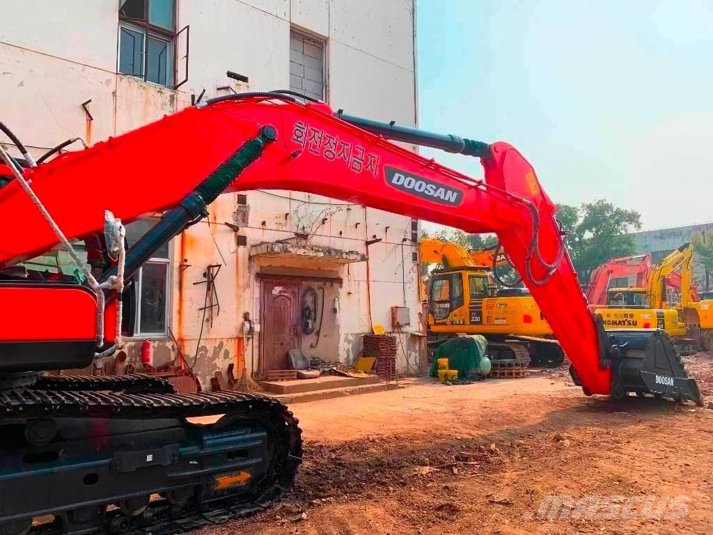 Doosan DX 340 LCA Bandgrävare