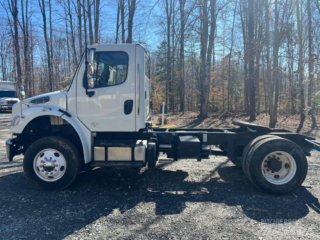 Freightliner M2106 Dragbilar