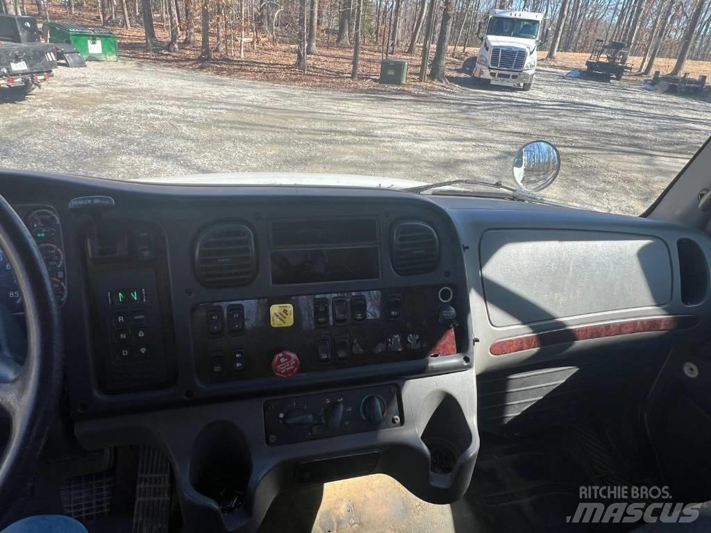 Freightliner M2106 Dragbilar