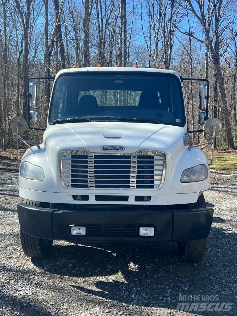 Freightliner M2106 Dragbilar