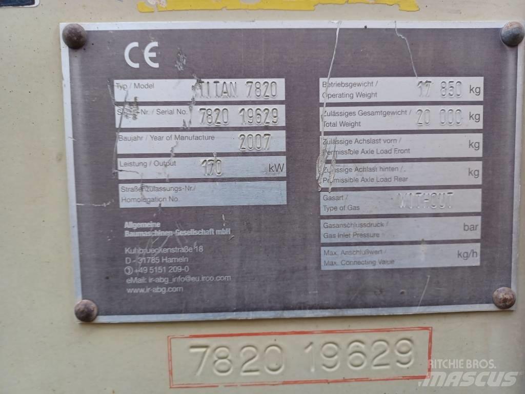 Titan 7820 Asfaltsläggningsmaskiner