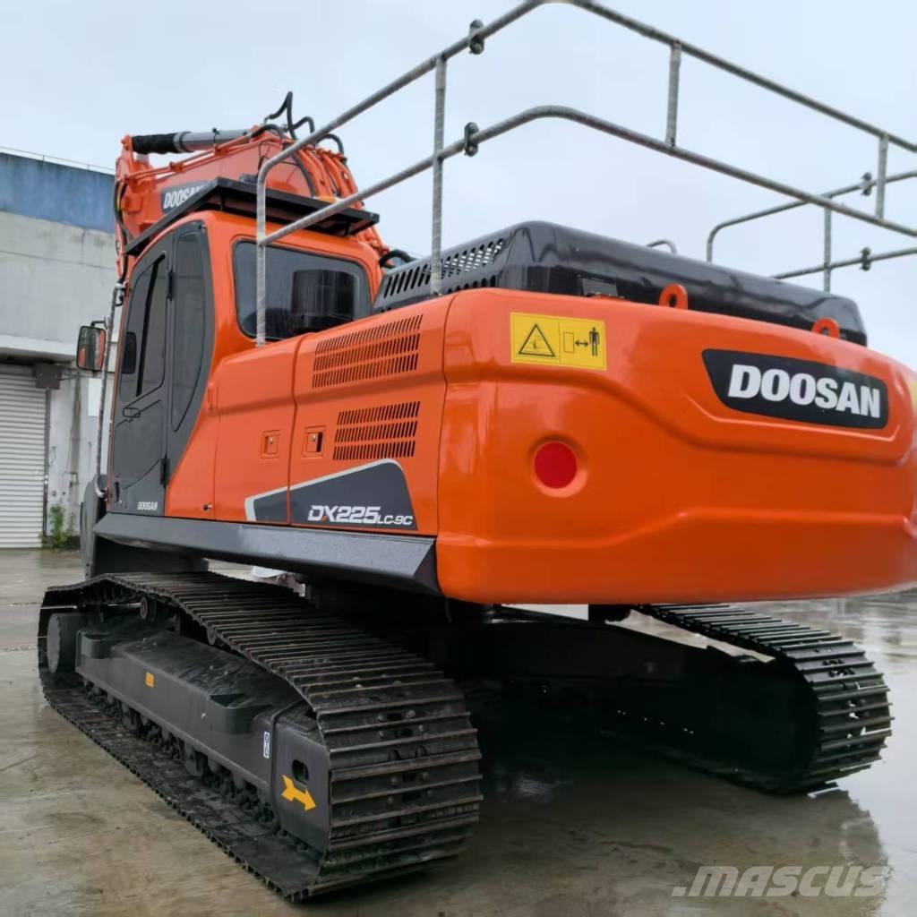 Doosan DX 225 LCA Bandgrävare
