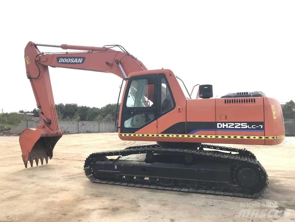 Doosan DH 225 LC-9 Bandgrävare