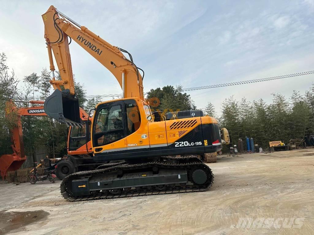 Hyundai R220 Bandgrävare