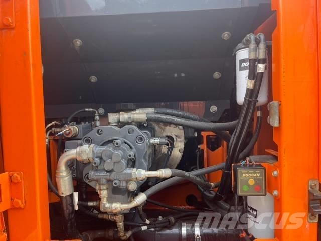 Doosan DX 140 LC-3 Bandgrävare