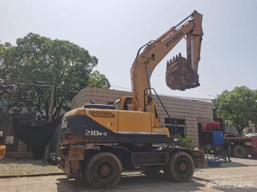 Hyundai R210W-9 Hjulgrävare