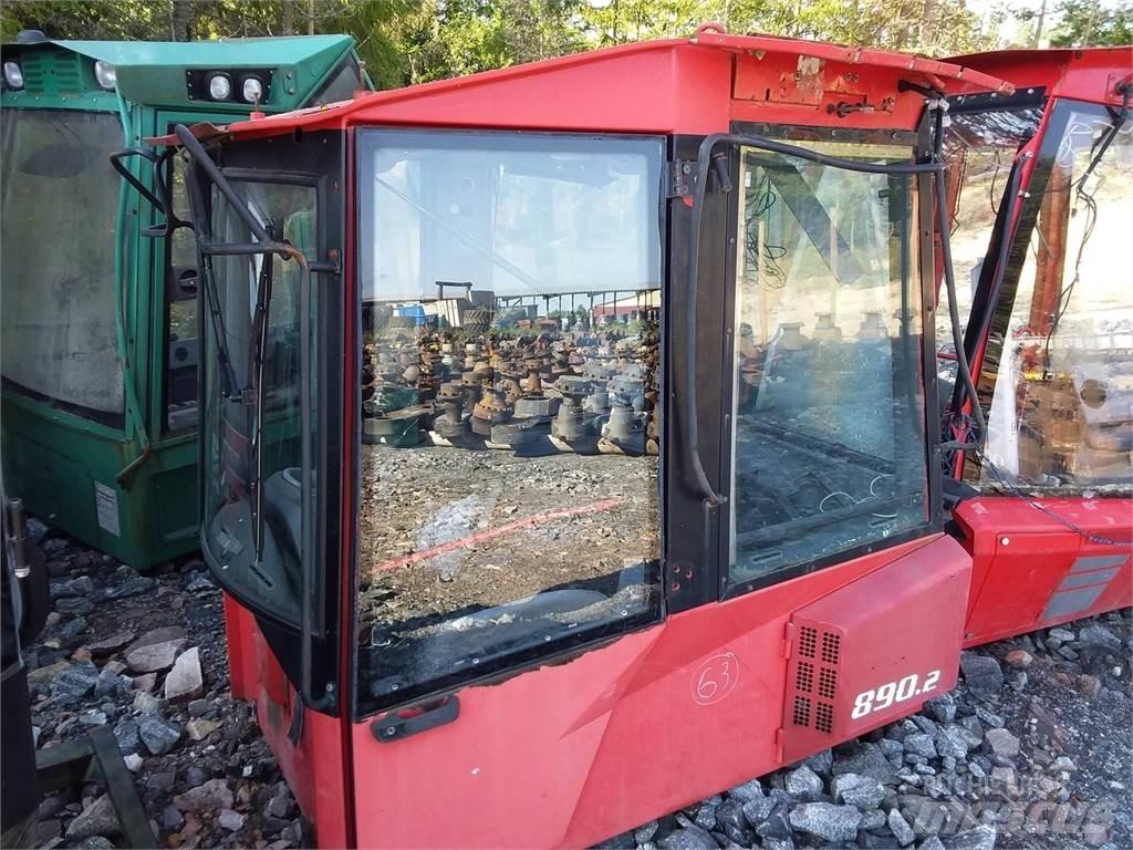 Valmet 890.2 Hytter och interiör