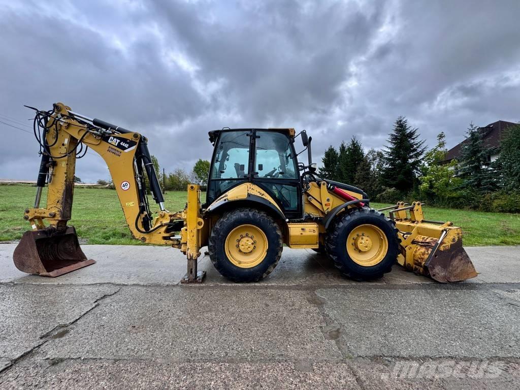 CAT 444 E Grävlastare