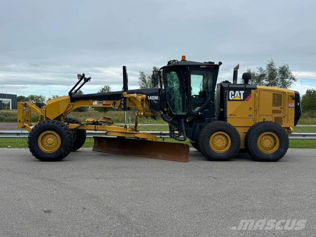 CAT 140M2 Väghyvlar