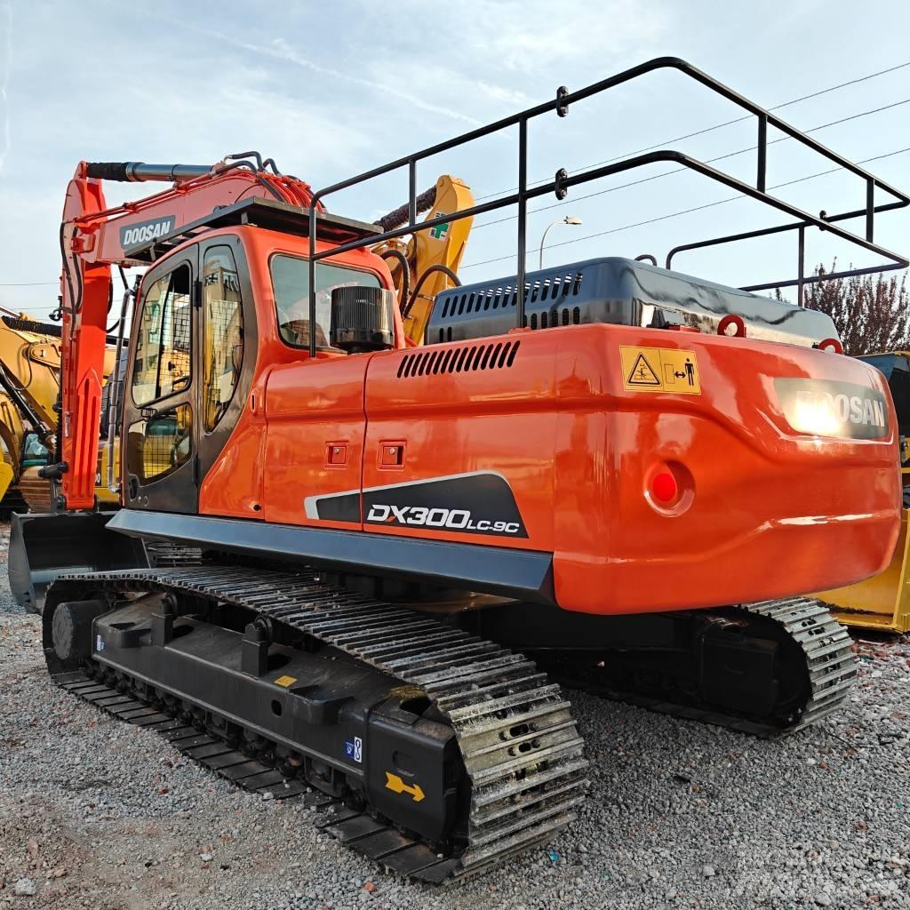 Doosan DX300LC-9C Bandgrävare