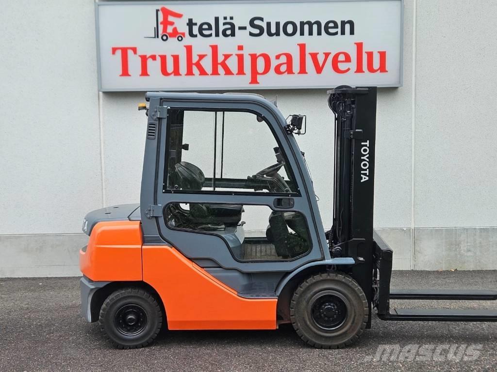 Toyota 02-8 FDF 25 Dieselmotviktstruckar