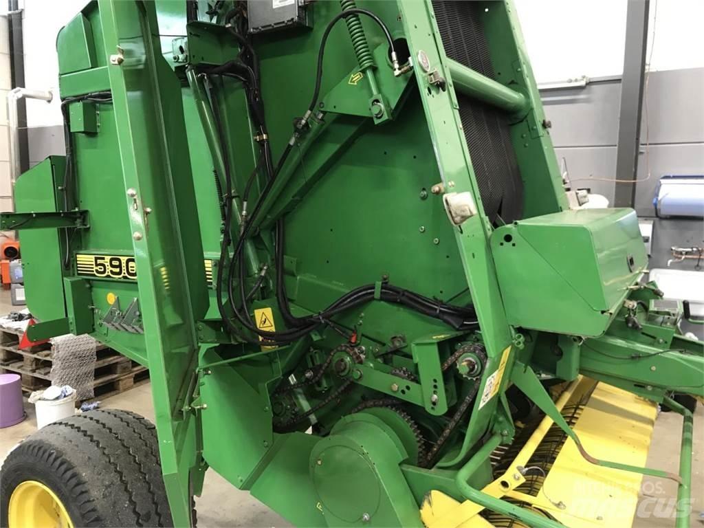 John Deere 590 Fyrkantspressar