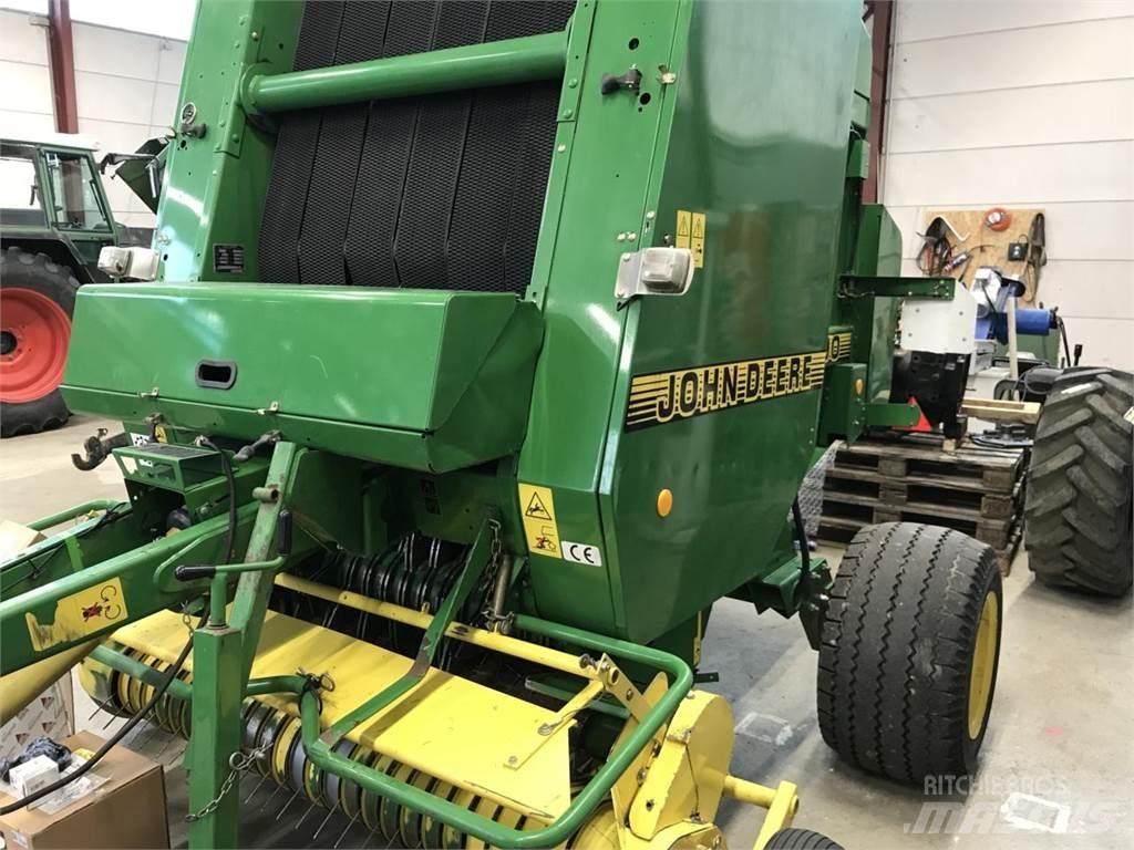 John Deere 590 Fyrkantspressar