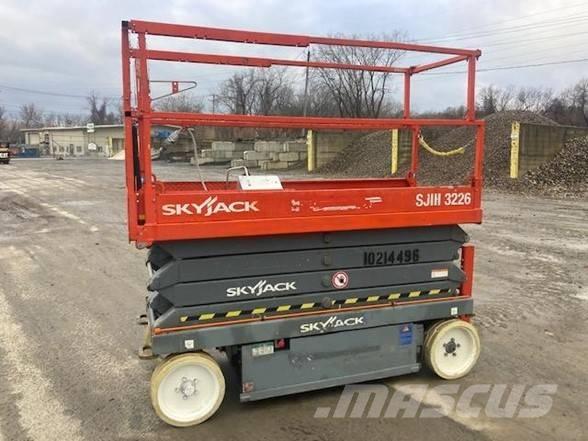 SkyJack SJ III 3226 Saxliftar