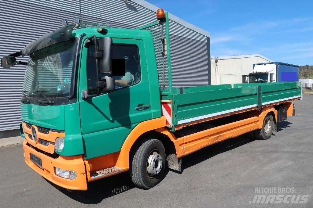 Mercedes-Benz 822 L Flakbilar/Pickuper