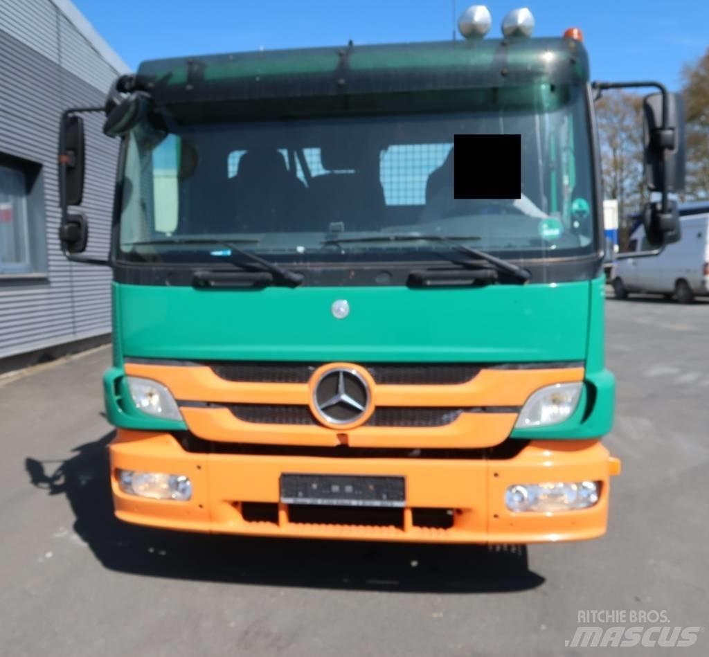 Mercedes-Benz 822 L Flakbilar/Pickuper