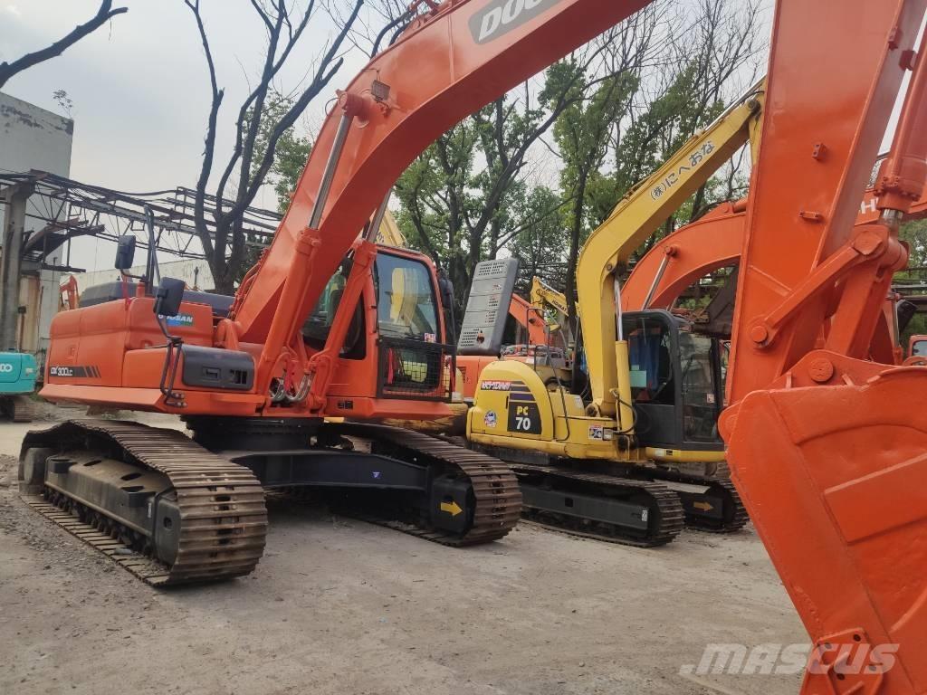 Doosan DX 300 Bandgrävare