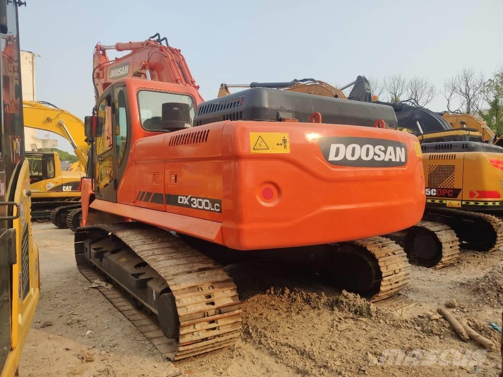 Doosan DX 300 Bandgrävare