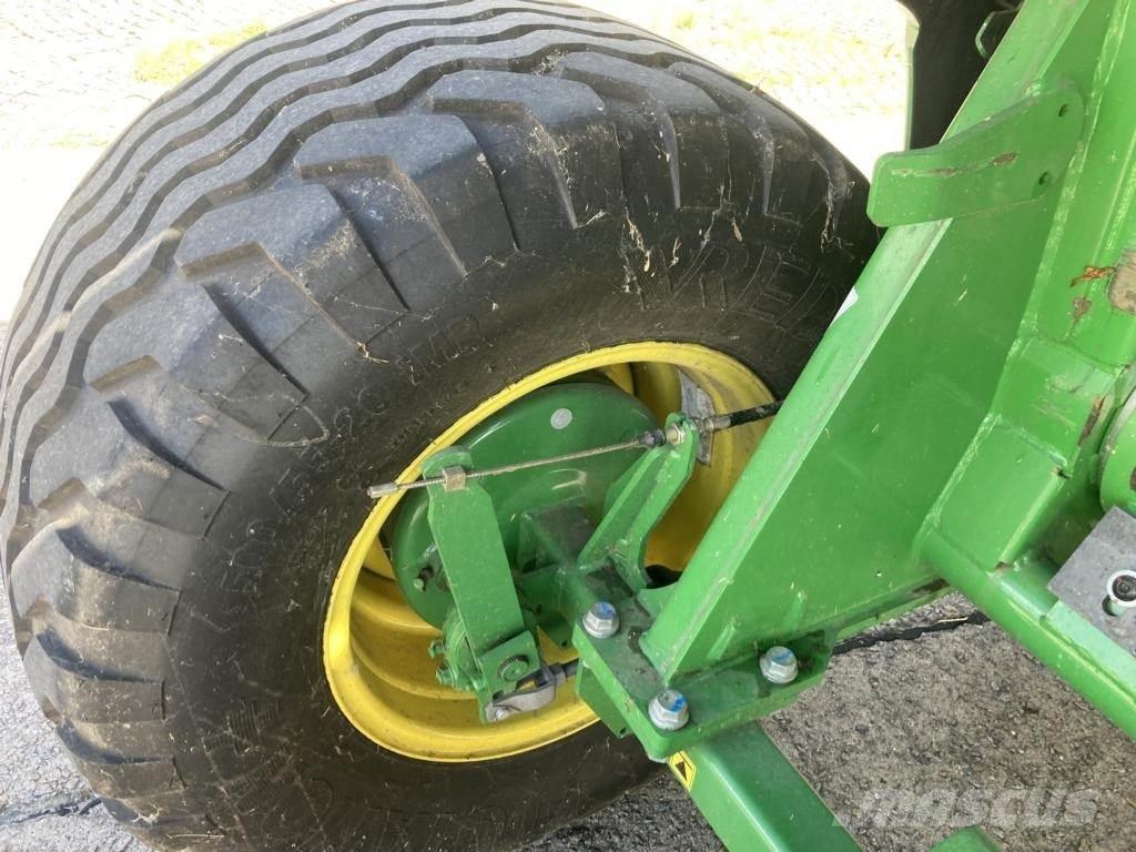 John Deere V461M Rundbalspressar