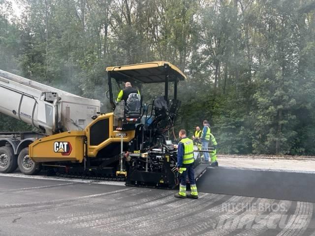CAT AP 555 Asfaltsläggningsmaskiner