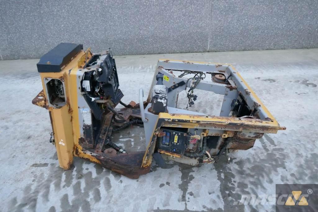 CAT 220-2800 Hytter och interiör