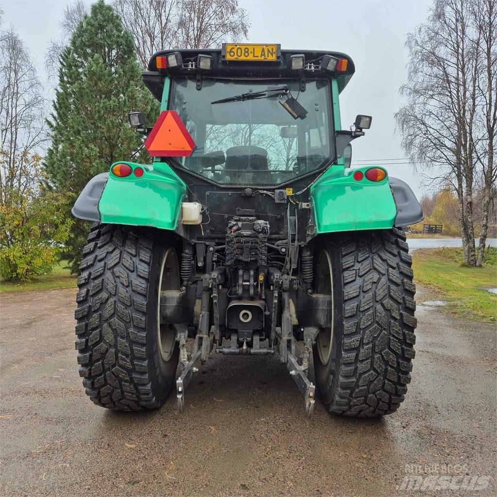 Valtra T182 Versu Traktorer