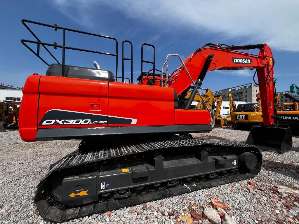 Doosan DX 300 LC-9C Bandgrävare