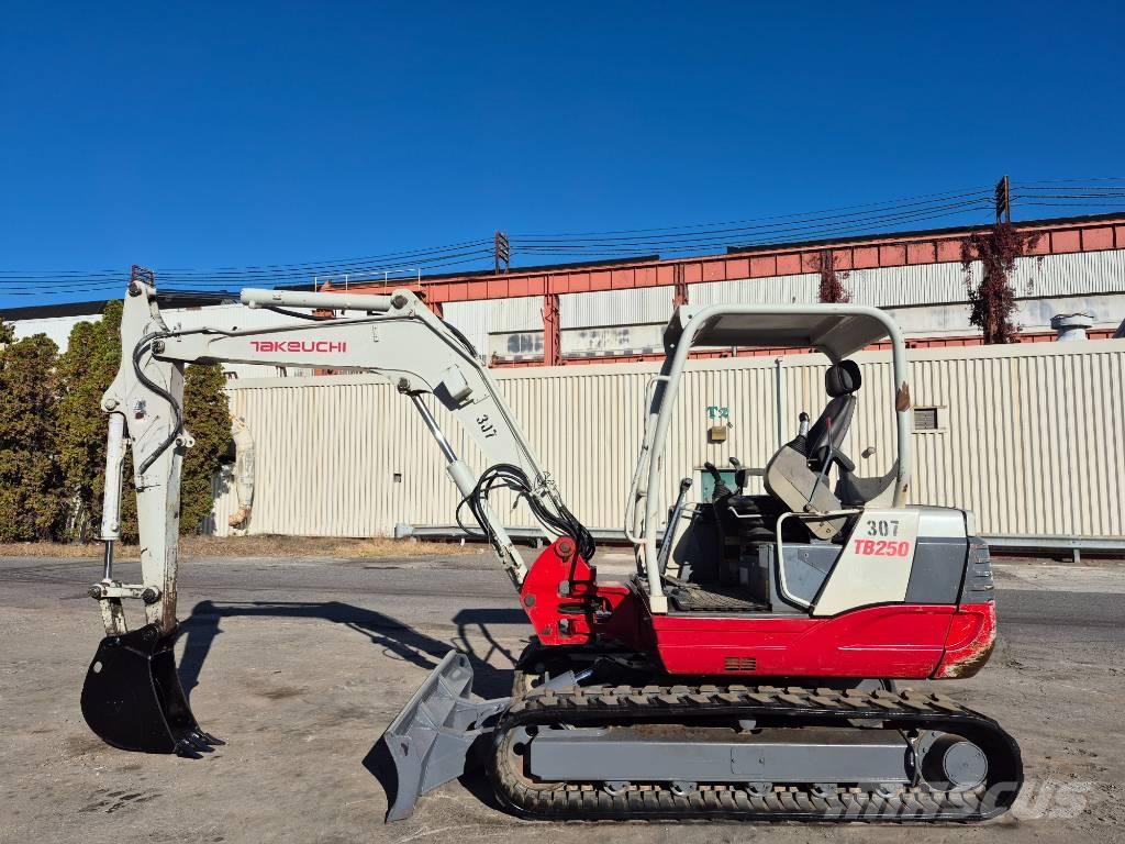 Takeuchi TB 250 Bandgrävare