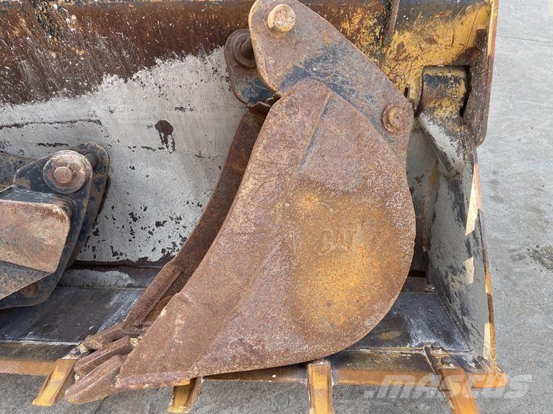 CAT 428 F Grävlastare