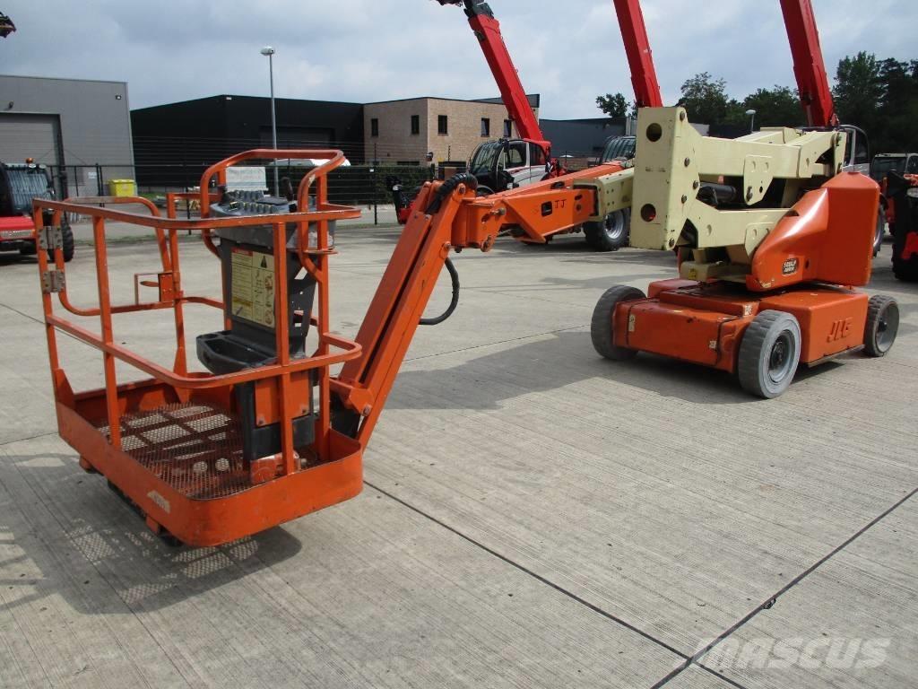 JLG E400 AJPN (048) Kompakta självgående bomlyftar