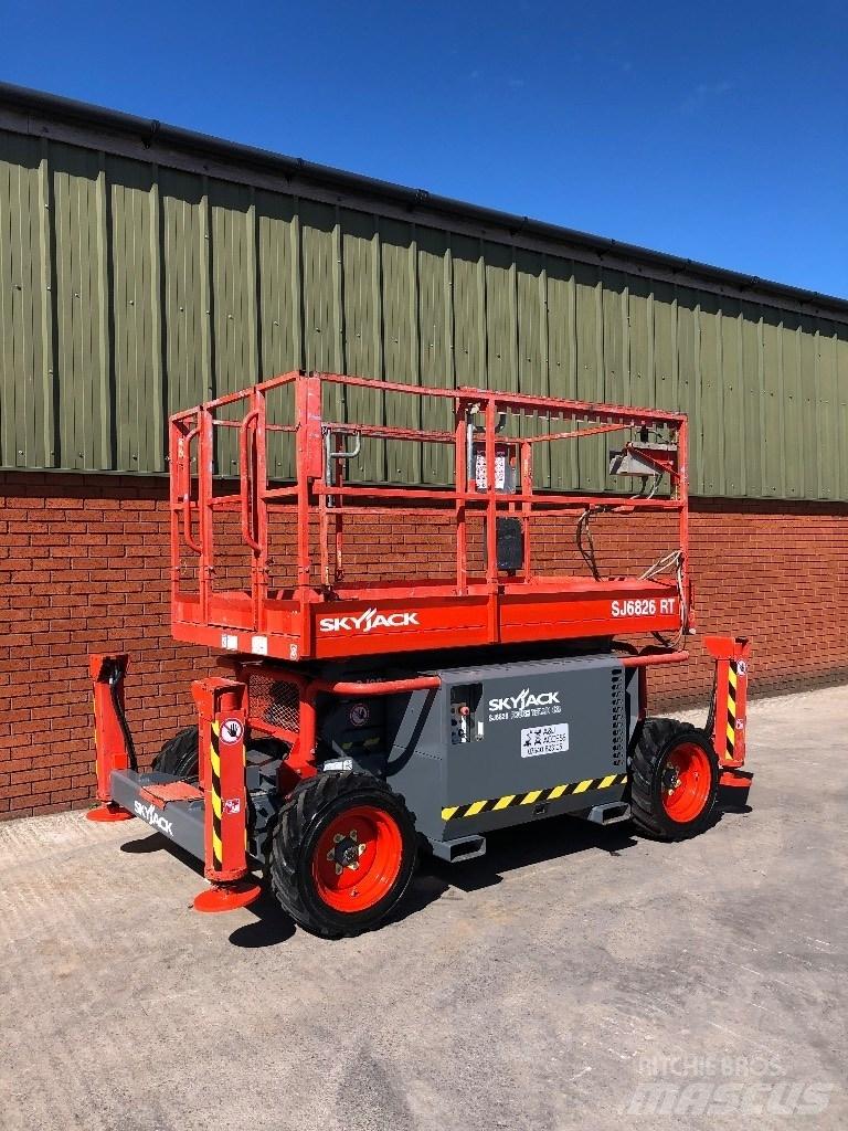 SkyJack SJ 6826 RT Saxliftar