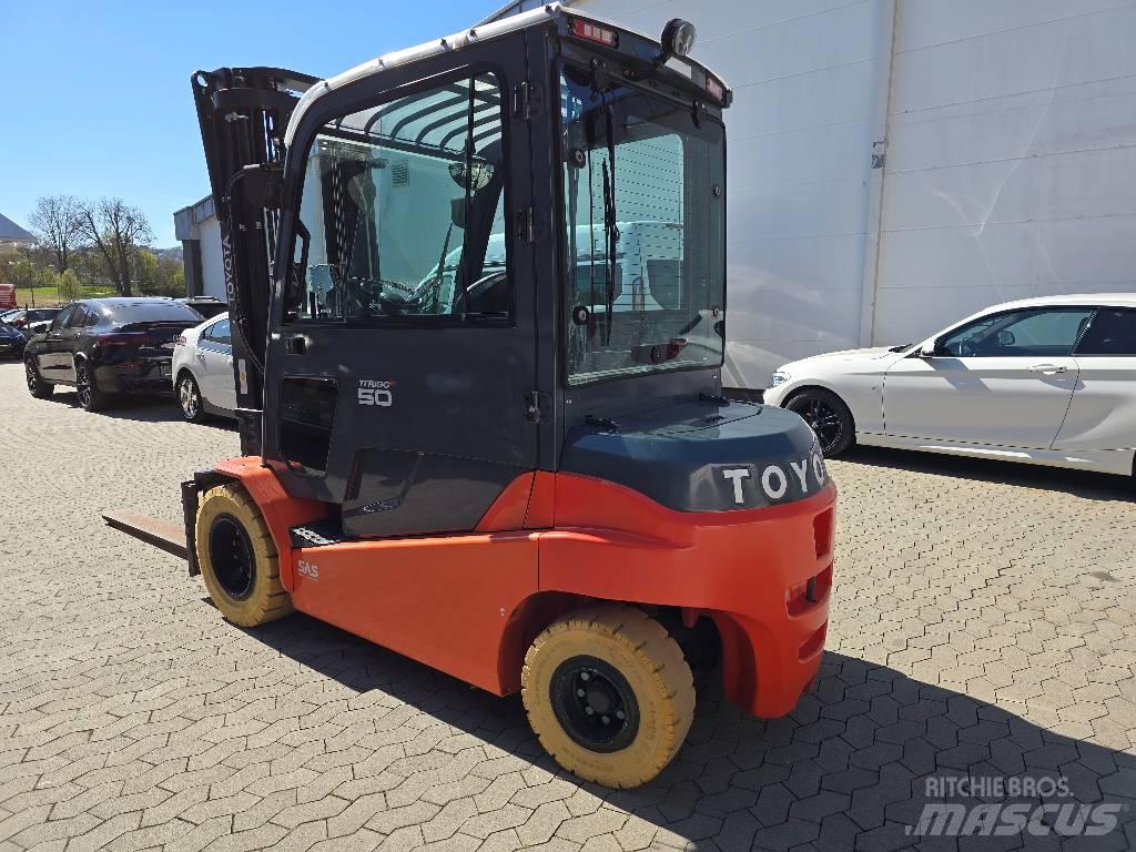 Toyota Traigo 80 Elmotviktstruckar
