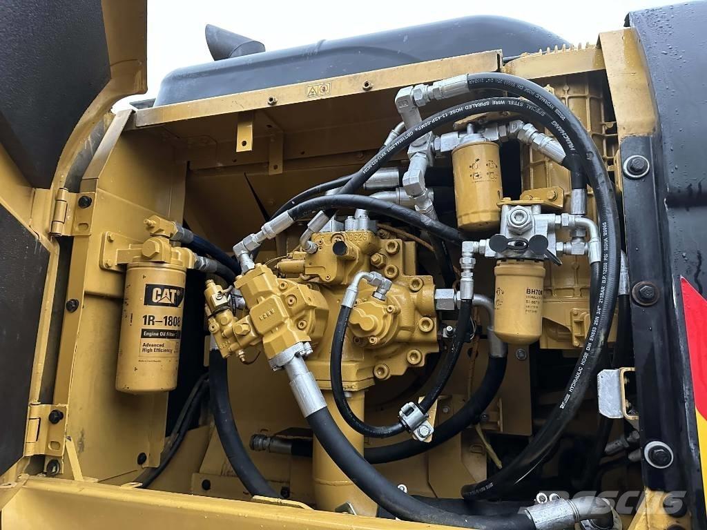 CAT 330D2 Bandgrävare