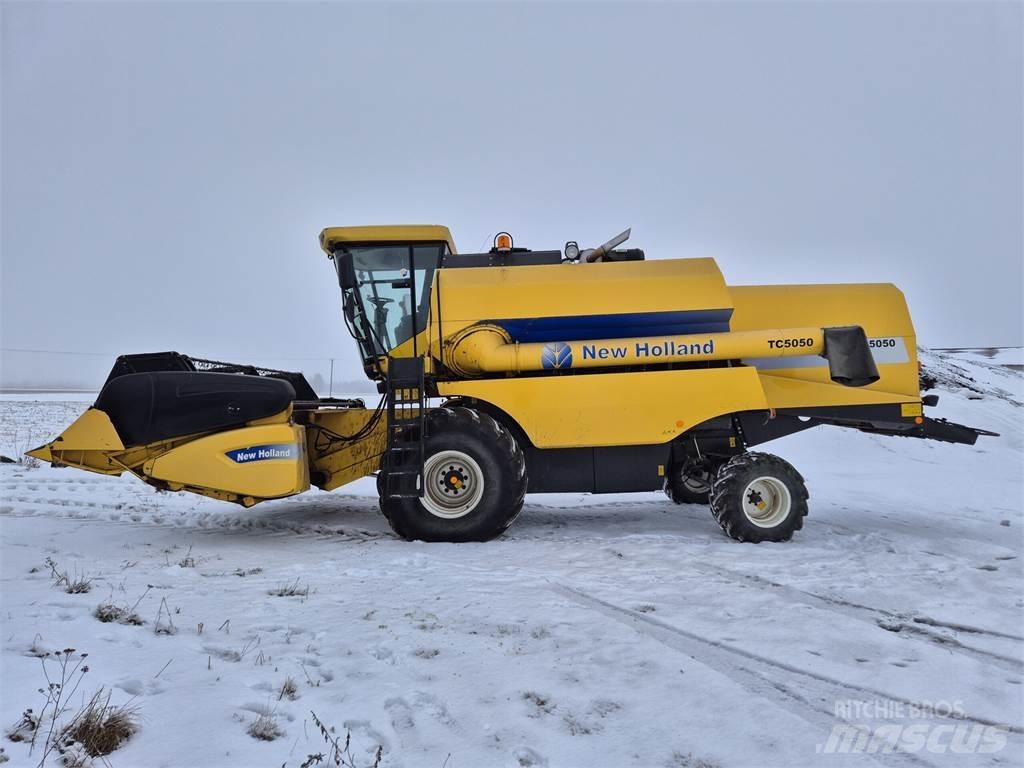 New Holland TC5050 Skördetröskor