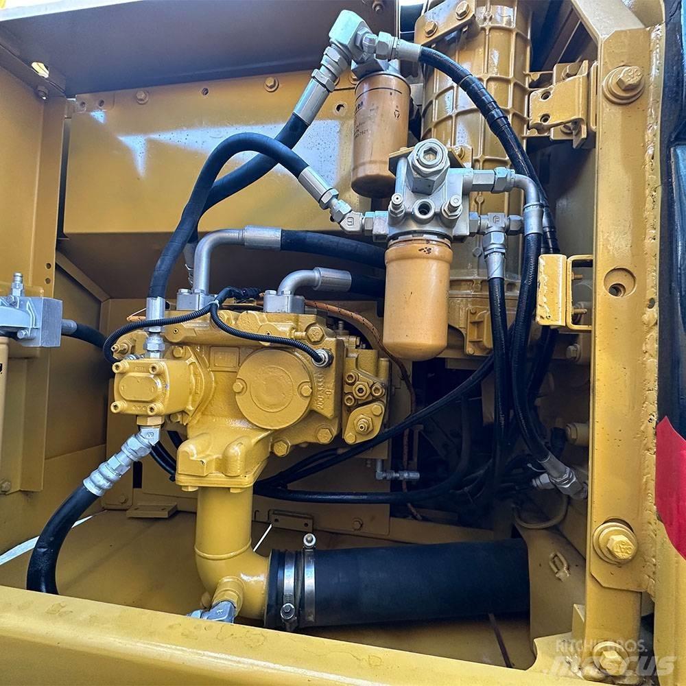 CAT 323 D Bandgrävare