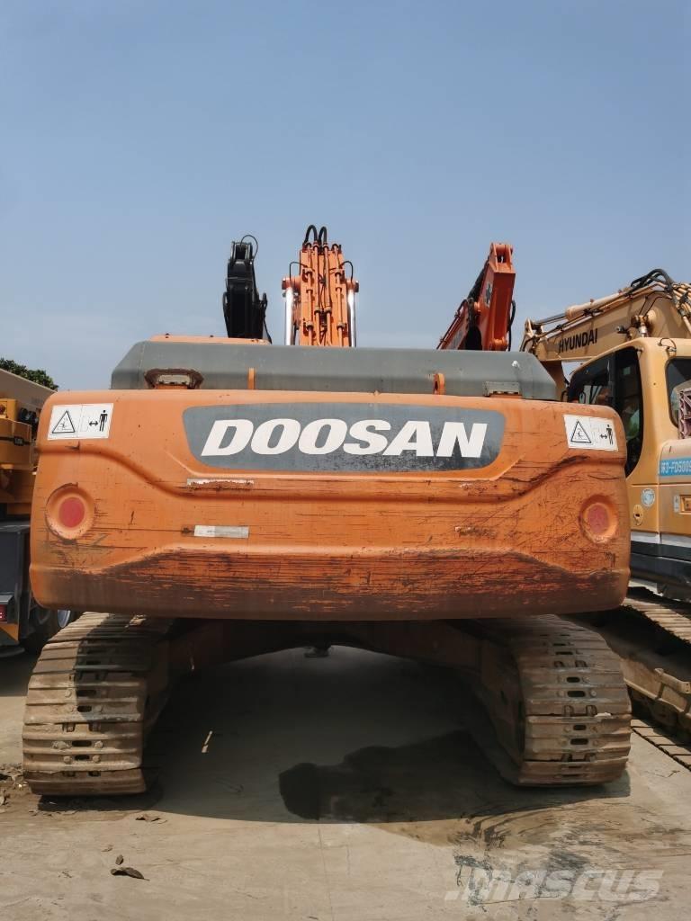 Doosan DX 300 LC--9C Bandgrävare