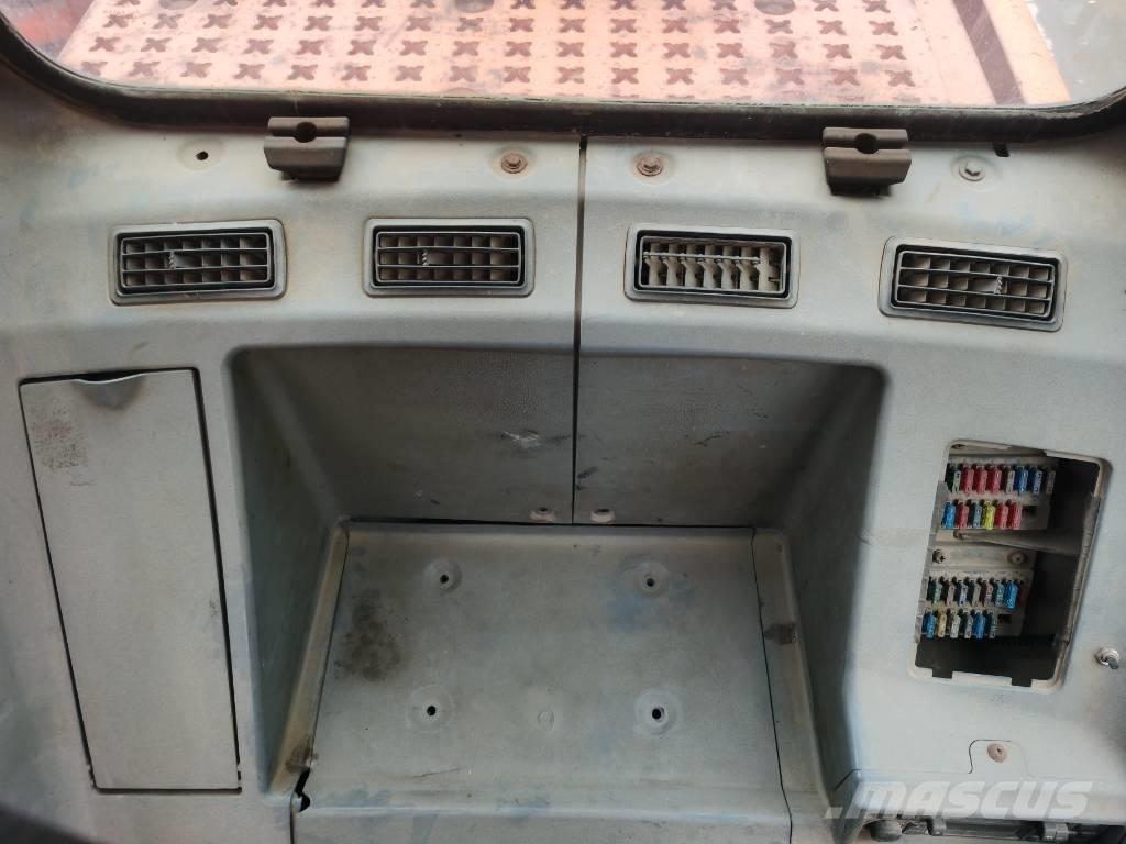 Doosan DX 300 LC--9C Bandgrävare